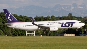 Photo of SP-LWG - Boeing 737-86N operated by LOT Polish Airlines