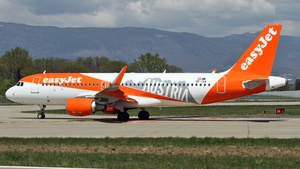 Photo of OE-IVA - Airbus A320-214 operated by easyJet Europe