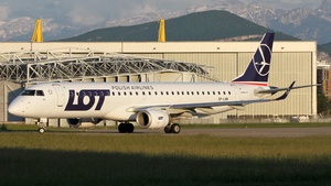 Photo of SP-LNN - Embraer ERJ-195AR operated by LOT Polish Airlines