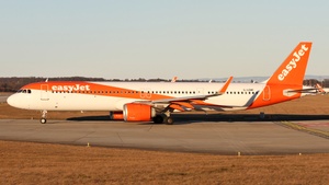 Photo of G-UZMF - Airbus A321-251NX operated by easyJet