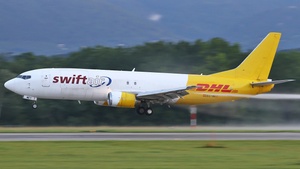 Photo of EC-MEY - Boeing 737-476(SF) operated by Swiftair