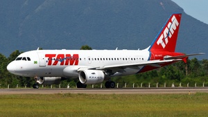 Photo of PR-MYC - Airbus A319-112 operated by TAM Linhas Aéreas