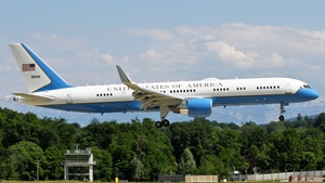 Photo of 09-0016 - Boeing C-32A operated by US Air Force