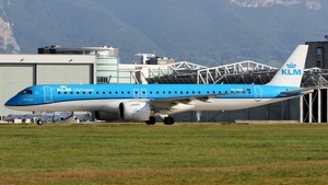 Photo of PH-NXB - Embraer ERJ-195-E2 operated by KLM Cityhopper