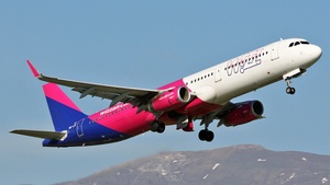 Photo of HA-LXI - Airbus A321-231 operated by Wizz Air