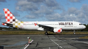Photo of EC-NQN - Airbus A320-214 operated by Volotea