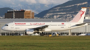 Photo of TS-IMF - Airbus A320-211 operated by Tunisair