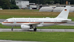 Photo of 15+01 - Airbus A319-133(CJ) operated by German Air Force