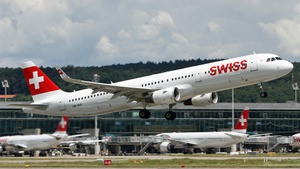 Photo of HB-IOO - Airbus A321-212 operated by Swiss International Air Lines