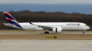 Photo of A7-AMA - Airbus A350-941 operated by Qatar Airways (opb LATAM Airlines Brasil)