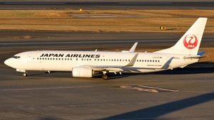 Photo of JA341J - Boeing 737-846 operated by Japan Airlines