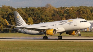 Photo of EC-MAI - Airbus A320-214 operated by Vueling