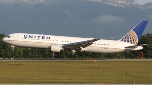 Photo of N659UA - Boeing 767-322(ER) operated by United Airlines