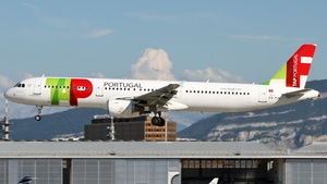 Photo of CS-TJG - Airbus A321-211 operated by TAP Air Portugal