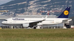 Photo of D-AIUK - Airbus A320-214 operated by Lufthansa