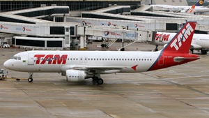 Photo of PR-MYA - Airbus A320-214 operated by TAM Linhas Aéreas