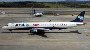 Photo of PR-AYL - Embraer ERJ-195LR operated by Azul