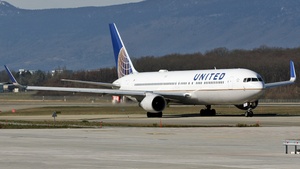 Photo of N658UA - Boeing 767-322(ER) operated by United Airlines