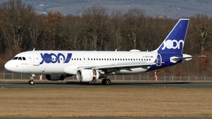 Photo of F-GKXY - Airbus A320-214 operated by Joon