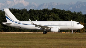Photo of M-YBUS - Airbus A320-214(CJ) Prestige operated by Prime Aviation