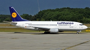 Photo with serial 25242 - Boeing 737-330