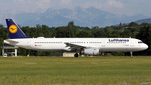 Photo of D-AISU - Airbus A321-231 operated by Lufthansa