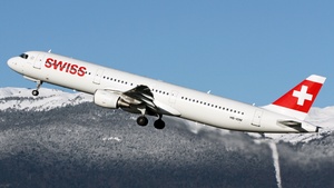 Photo of HB-IOM - Airbus A321-212 operated by Swiss International Air Lines