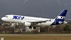 Photo of F-GKXI - Airbus A320-214 operated by Joon