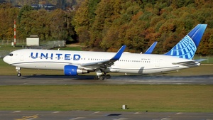 Photo of N676UA - Boeing 767-322(ER) operated by United Airlines