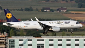 Photo of D-AIZX - Airbus A320-214 operated by Lufthansa