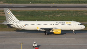 Photo of EC-LLJ - Airbus A320-214 operated by Vueling