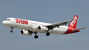Photo of PT-MXC - Airbus A321-231 operated by TAM Linhas Aéreas