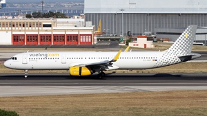 Photo of EC-MRF - Airbus A321-231 operated by Vueling
