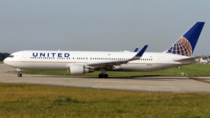 Photo of N669UA - Boeing 767-322(ER) operated by United Airlines