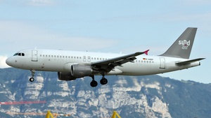 Photo of D-ASEF - Airbus A320-214 operated by Sundair