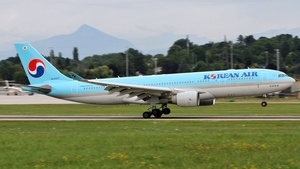 Photo of HL8227 - Airbus A330-223 operated by Korean Air