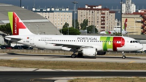 Photo of CS-TNM - Airbus A320-214 operated by TAP Air Portugal