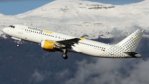 Photo of EC-LOP - Airbus A320-214 operated by Vueling