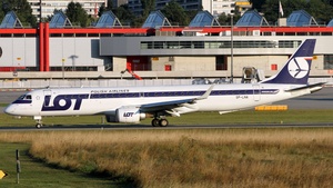 Photo of SP-LNA - Embraer ERJ-195LR operated by LOT Polish Airlines