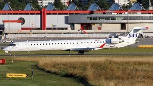 Photo of EC-MLC - Bombardier CRJ-1000 operated by SAS Scandinavian Airlines (opb Air Nostrum)