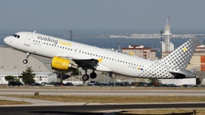 Photo of EC-MCU - Airbus A320-214 operated by Vueling