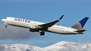 Photo of N673UA - Boeing 767-322(ER) operated by United Airlines