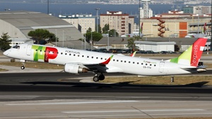 Photo of CS-TTX - Embraer ERJ-195AR operated by TAP Express (opb Portugália Airlines)