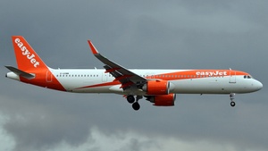 Photo of G-UZMB - Airbus A321-251NX operated by easyJet