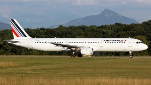 Photo of F-GTAZ - Airbus A321-212 operated by Air France