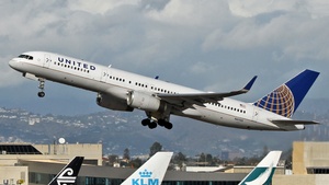 Photo of N41135 - Boeing 757-224 operated by United Airlines