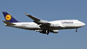 Photo of D-ABVY - Boeing 747-430 operated by Lufthansa