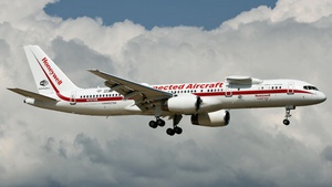 Photo of N757HW - Boeing 757-225 operated by Honeywell International Inc.