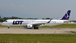 Photo of SP-LNG - Embraer ERJ-195AR operated by LOT Polish Airlines