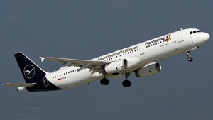 Photo of D-AISQ - Airbus A321-231 operated by Lufthansa